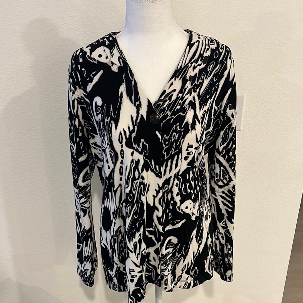 Chico's Black and White Long Sleeve Cardigan with Abstract Pattern
